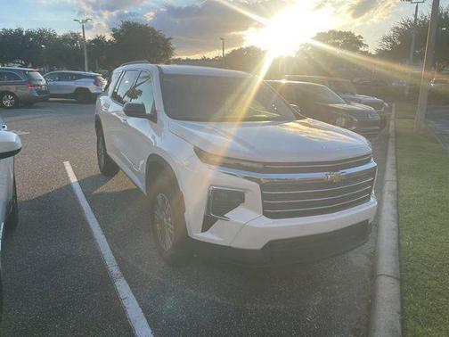 2025 Chevrolet Traverse LT