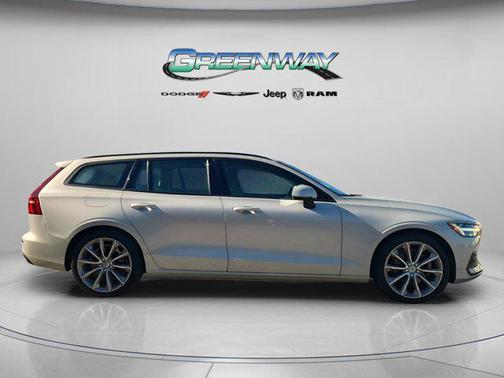 2020 Volvo V60 T5 Momentum