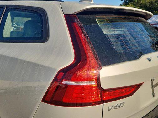 2020 Volvo V60 T5 Momentum