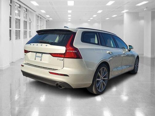 2020 Volvo V60 T5 Momentum