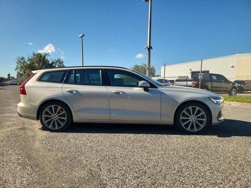 2020 Volvo V60 T5 Momentum