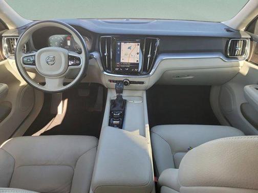 2020 Volvo V60 T5 Momentum