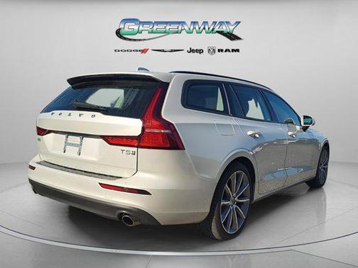 2020 Volvo V60 T5 Momentum