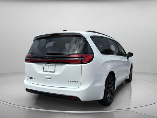 2026 Chrysler Pacifica Limited