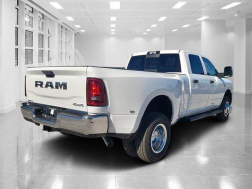 2026 RAM 3500 Tradesman Crew Cab 4x4 8' Box