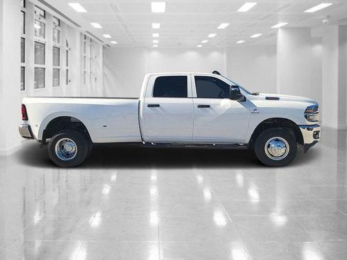 2026 RAM 3500 Tradesman Crew Cab 4x4 8' Box