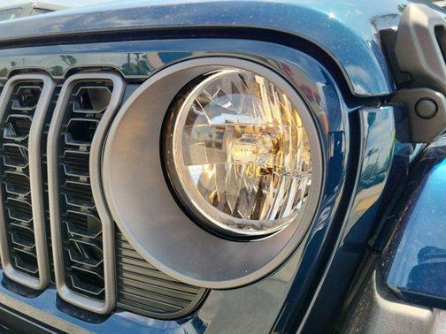 2025 Jeep Gladiator Nighthawk
