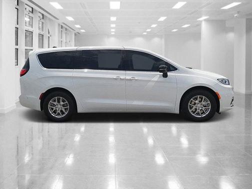 2025 Chrysler Pacifica L