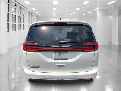 2025 Chrysler Pacifica L