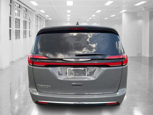 2025 Chrysler Pacifica L