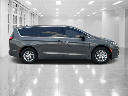 2025 Chrysler Pacifica L