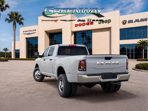 Bright White Clearcoat 2026 RAM 3500 Tradesman Crew Cab 4x4 8' Box