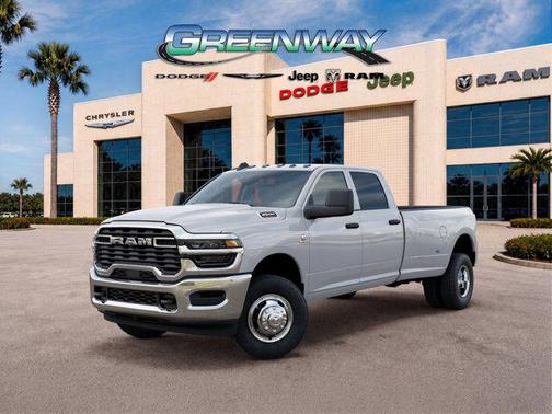 Bright White Clearcoat 2026 RAM 3500 Tradesman Crew Cab 4x4 8' Box