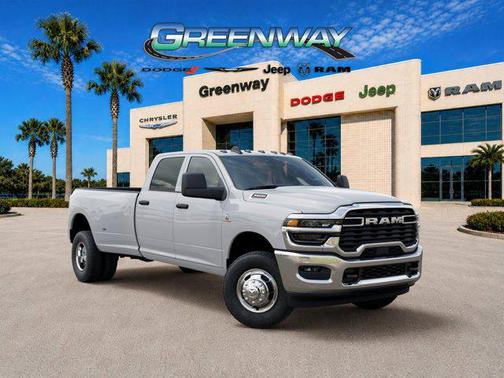 Bright White Clearcoat 2026 RAM 3500 Tradesman Crew Cab 4x4 8' Box
