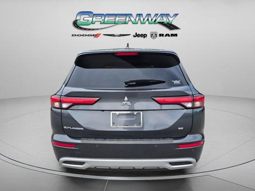 Graphite Gray/Black Roof 2024 Mitsubishi Outlander SE S-AWC