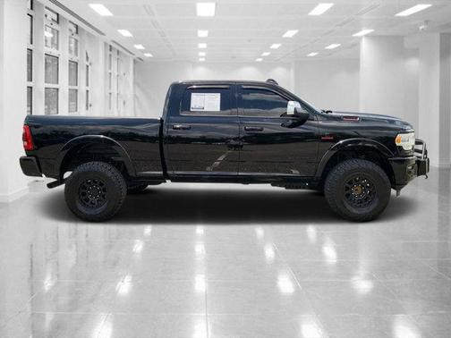 2019 RAM 2500 Laramie Crew Cab 4x4 6'4' Box