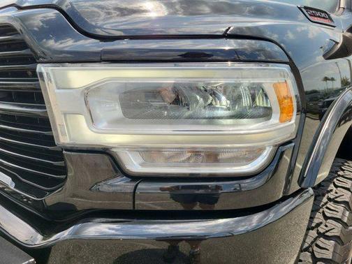 2019 RAM 2500 Laramie Crew Cab 4x4 6'4' Box