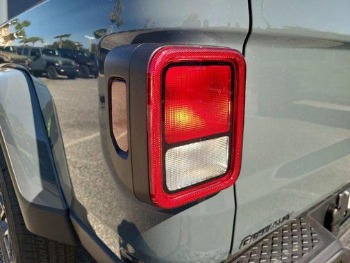 2025 Jeep Gladiator Sport S