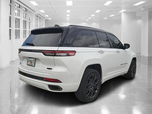 2025 Jeep Grand Cherokee Summit