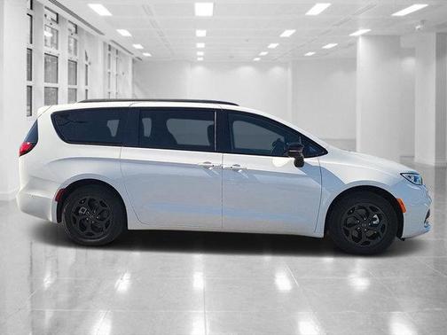 2025 Chrysler Pacifica Hybrid Premium S Appearance Pkg