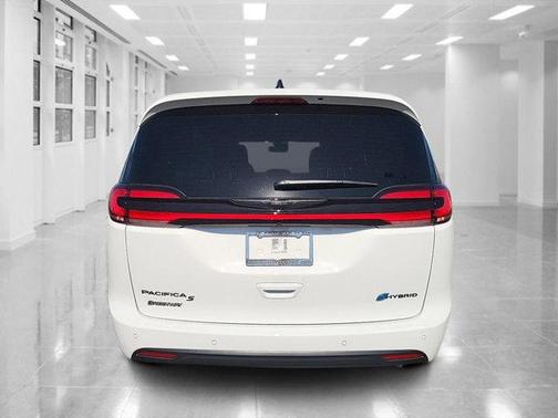 2025 Chrysler Pacifica Hybrid Premium S Appearance Pkg
