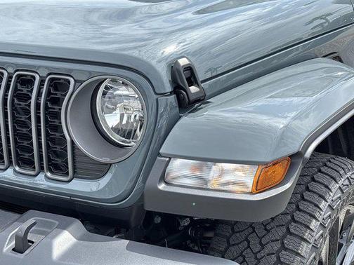 2025 Jeep Gladiator Nighthawk