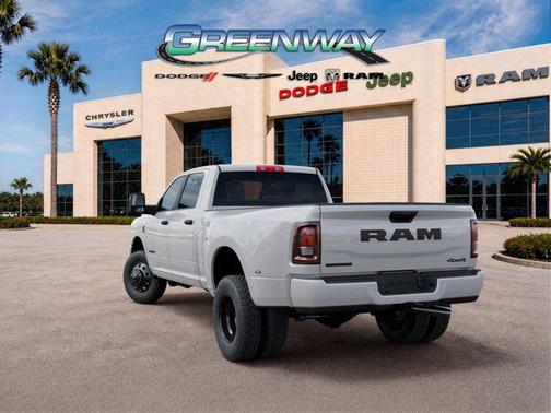 Bright White Clearcoat 2026 RAM 3500 Big Horn Crew Cab 4x4 8' Box
