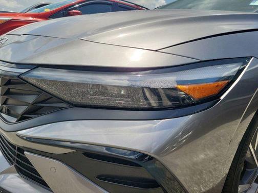 2025 Hyundai ELANTRA SEL
