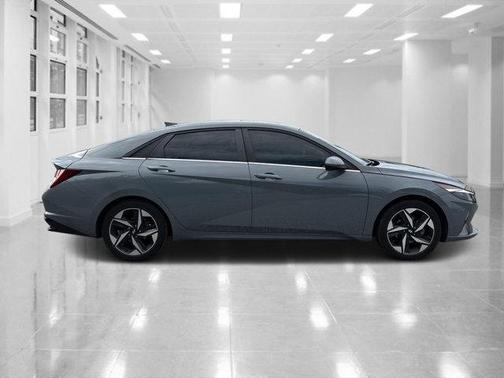 2022 Hyundai ELANTRA Limited
