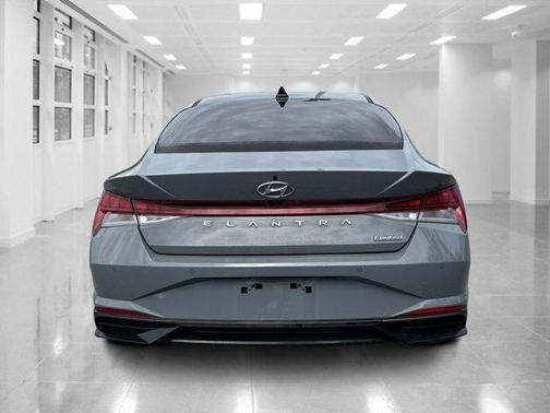 2022 Hyundai ELANTRA Limited