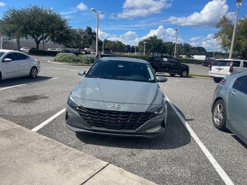 2022 Hyundai ELANTRA Limited