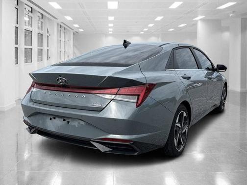 2022 Hyundai ELANTRA Limited