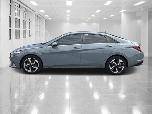 2022 Hyundai ELANTRA Limited