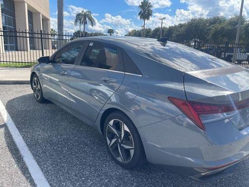 2022 Hyundai ELANTRA Limited