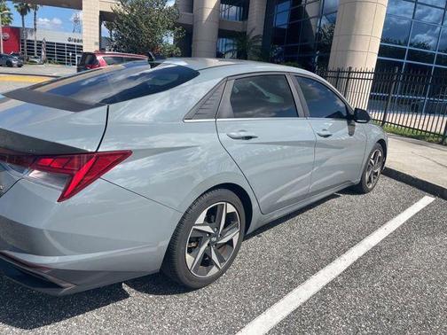 2022 Hyundai ELANTRA Limited