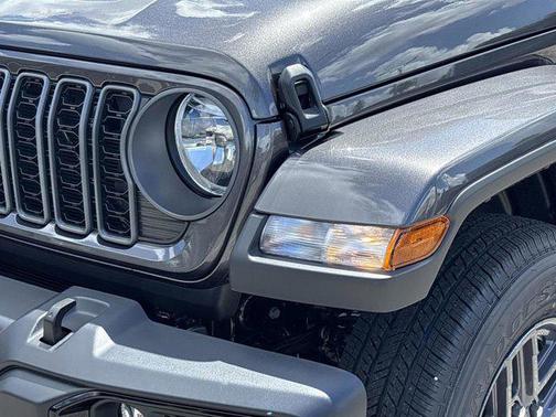 2025 Jeep Gladiator Sport S