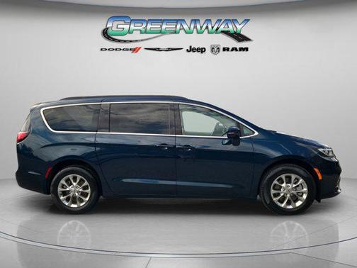 Fathom Blue Pearlcoat 2022 Chrysler Pacifica Touring L