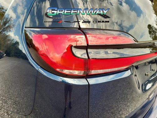 Fathom Blue Pearlcoat 2022 Chrysler Pacifica Touring L