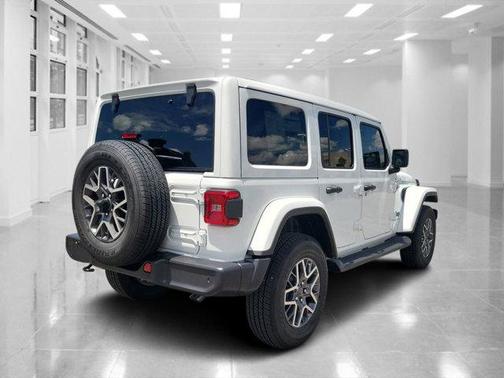 2025 Jeep Wrangler 4-Door Sahara 4x4