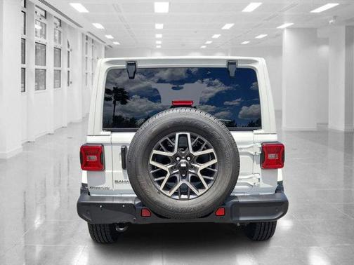 2025 Jeep Wrangler 4-Door Sahara 4x4
