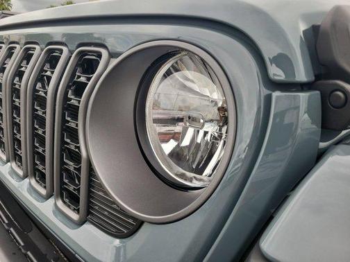 2025 Jeep Gladiator High Tide