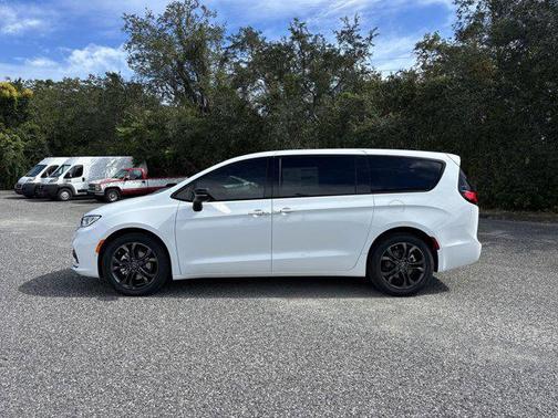 2026 Chrysler Pacifica L