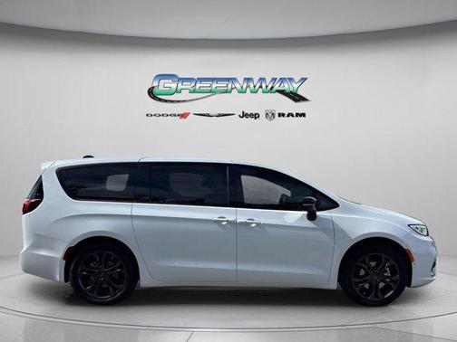 2026 Chrysler Pacifica L