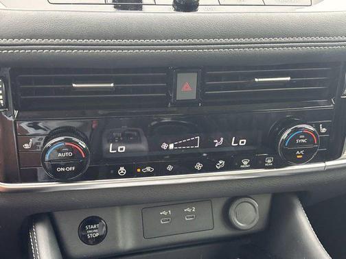 2025 Nissan Rogue Platinum