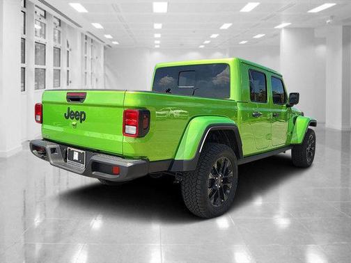 2025 Jeep Gladiator Nighthawk