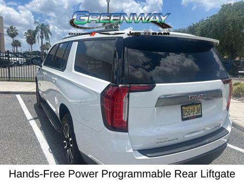 Summit White 2022 GMC Yukon XL 4WD AT4