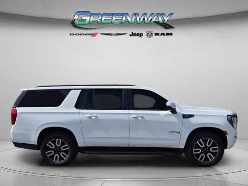 Summit White 2022 GMC Yukon XL 4WD AT4