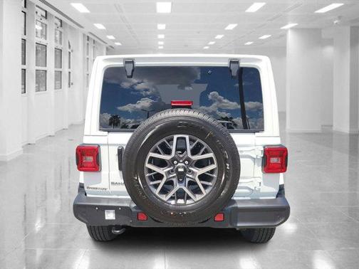 2025 Jeep Wrangler 4-Door Sahara 4x4