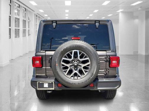2025 Jeep Wrangler 4-Door Sahara 4x4