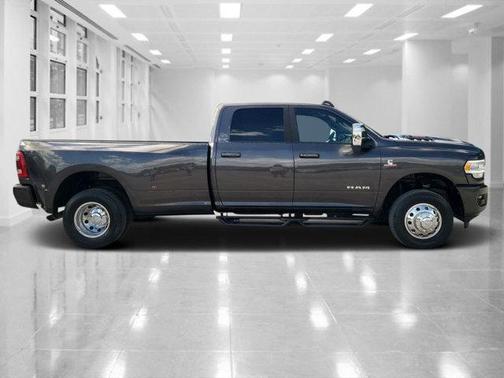 2024 RAM 3500 Laramie Crew Cab 4x4 8' Box
